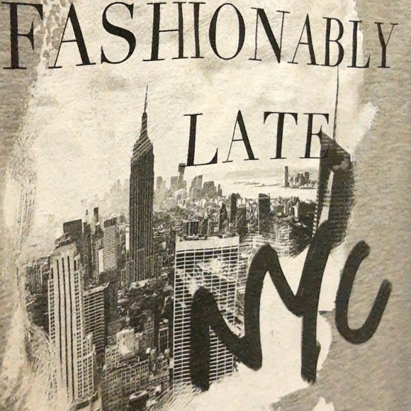 Joe Boxer Tops - Joe Boxer New York NYC Fashionably Late 3/4 Sleeve Distressed Graphic Tee M